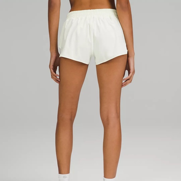 Lululemon hotty hot 2.5” shorts in color soleil - Picture 5 of 10